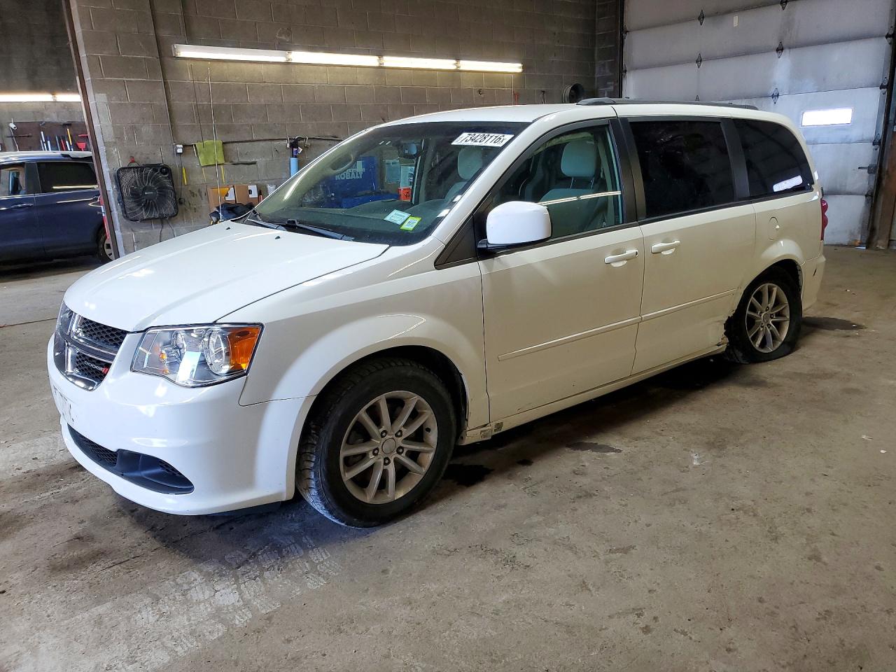 2013 DODGE GRAND CARAVAN SXT — Front 3/4