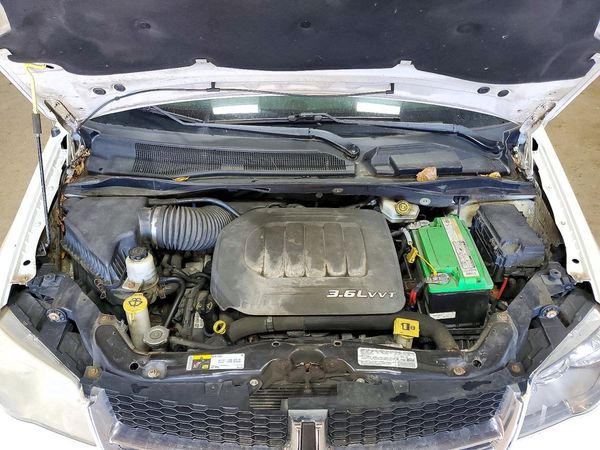 2013 DODGE GRAND CARAVAN SXT — Engine bay