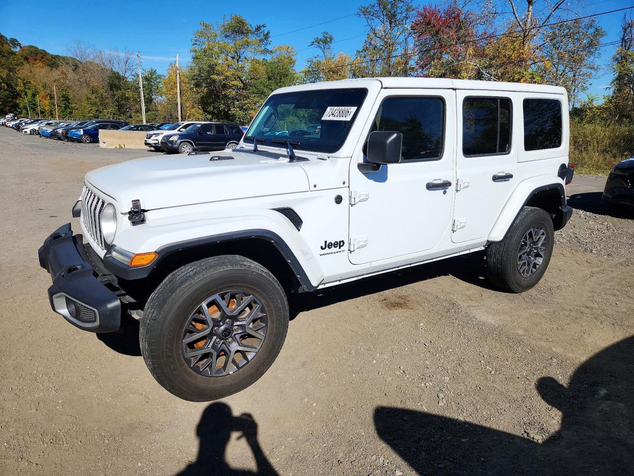 2025 JEEP WRANGLER Sahara — Front 3/4