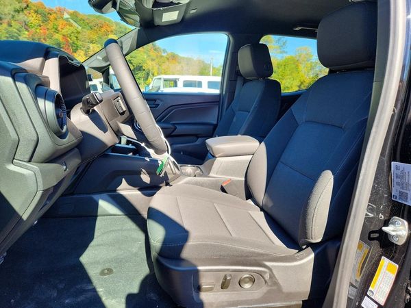 2025 CHEVROLET COLORADO — DENT