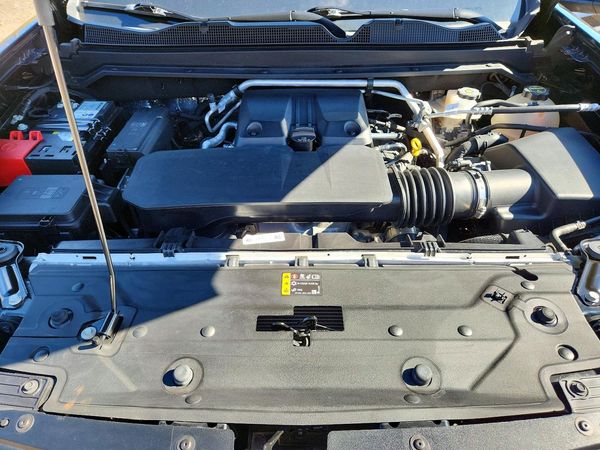 2025 CHEVROLET COLORADO — Engine bay