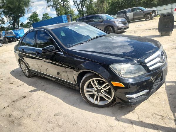 2013 MERCEDES-BENZ C C250 — Passenger 3/4