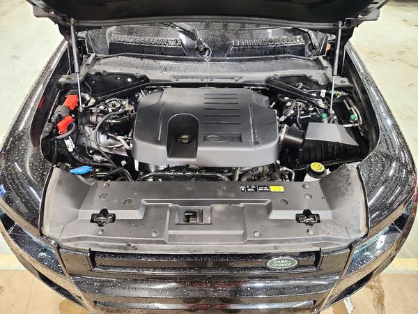 2023 LAND ROVER DEFENDER 110 X-Dynamic SE — Engine bay