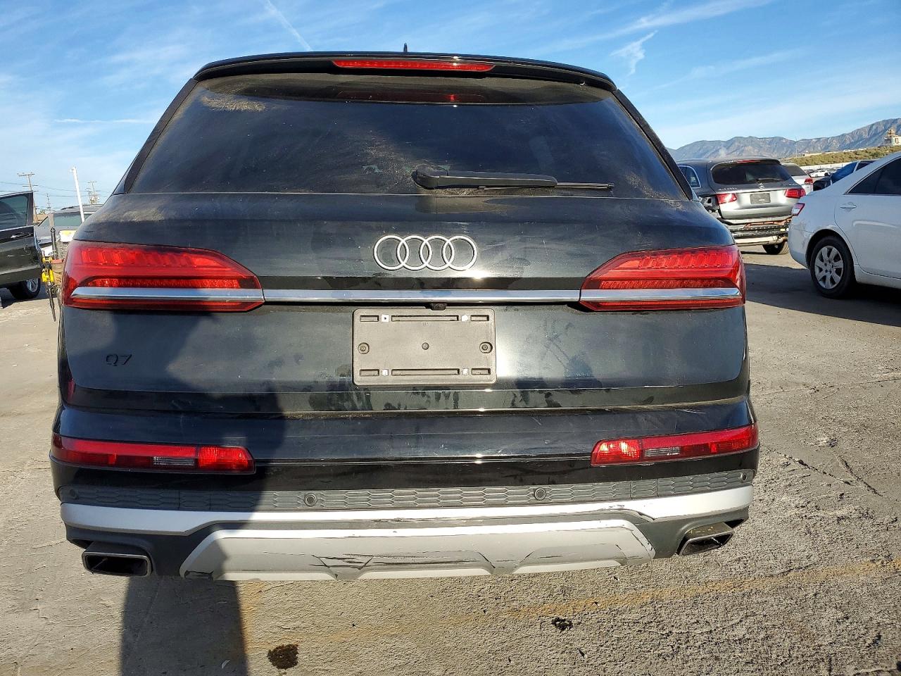 2025 AUDI Q7 quattro Premium Plus