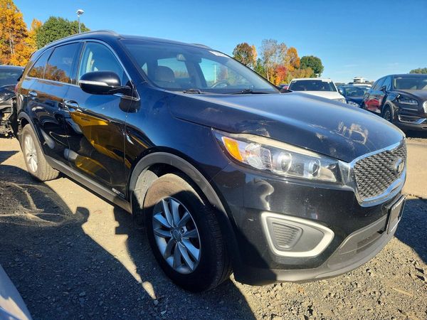 2018 KIA SORENTO L, LX — Passenger 3/4