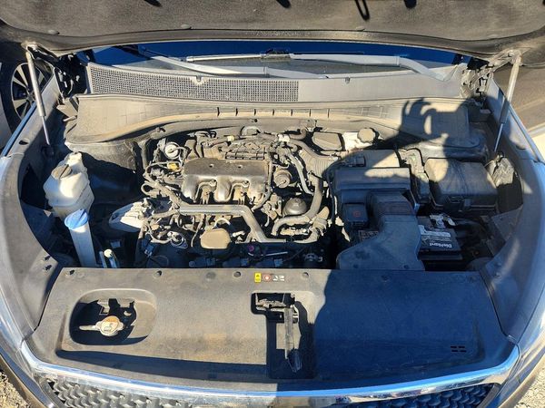 2018 KIA SORENTO L, LX — Engine bay