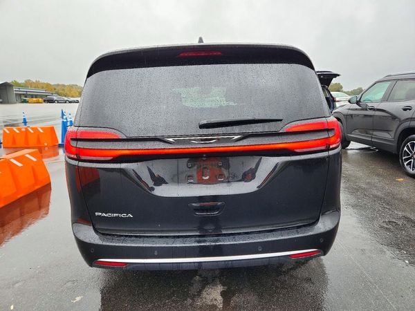 2027 CHRYSLER PACIFICA Select — DIRR