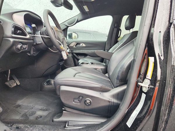 2027 CHRYSLER PACIFICA Select — DENT