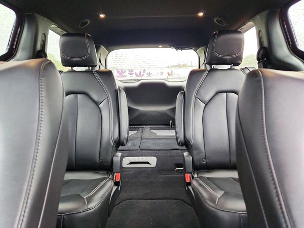 2027 CHRYSLER PACIFICA Select — SUVN