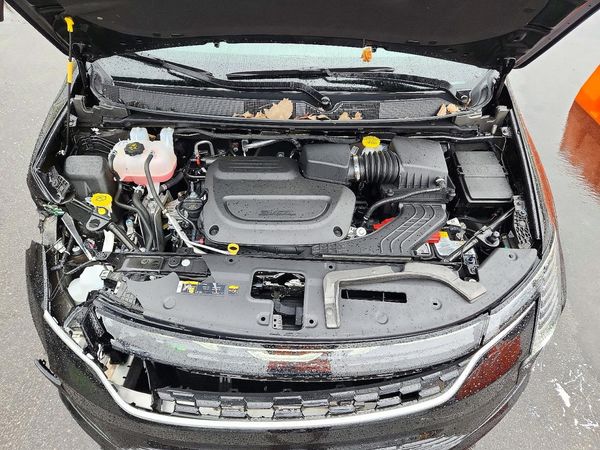 2027 CHRYSLER PACIFICA Select — Engine bay