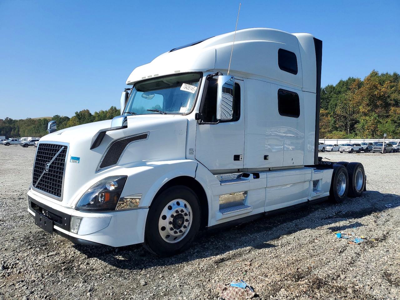 2016 VOLVO VN — Front 3/4