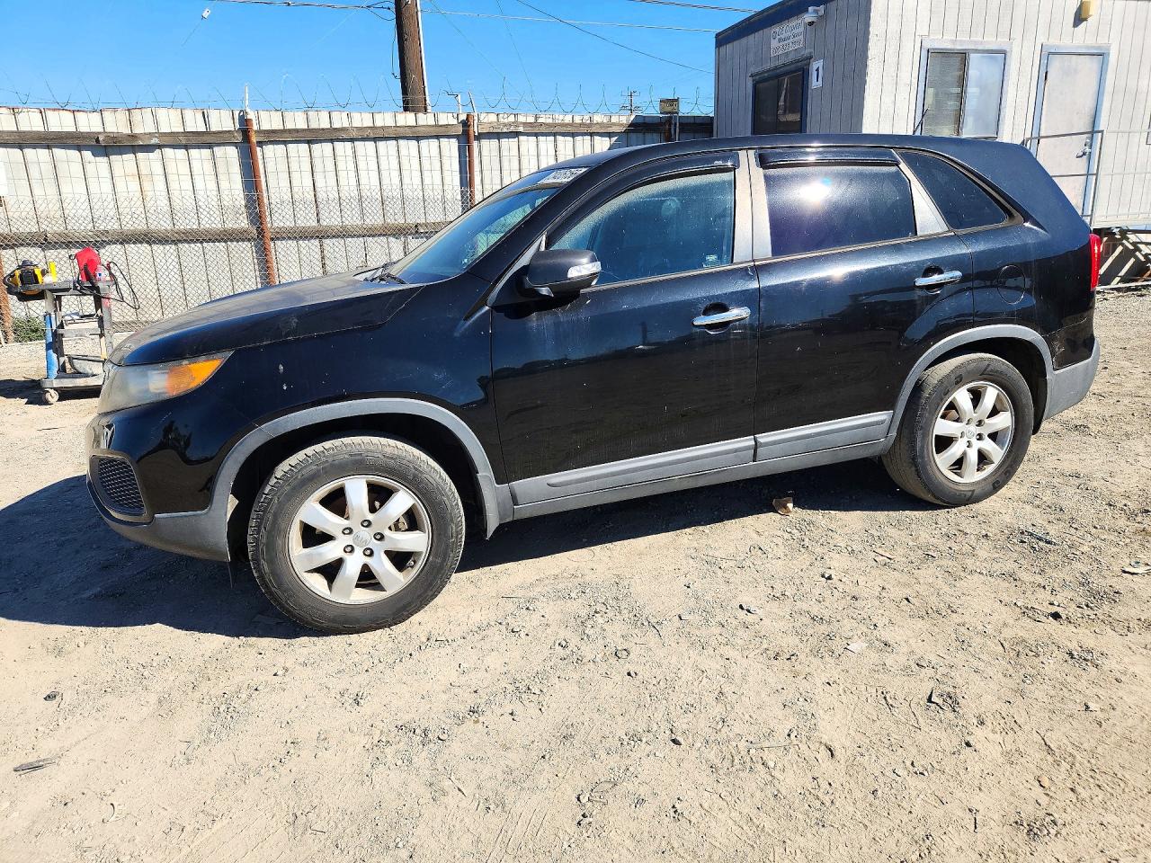 2013 KIA SORENTO Base / LX — Front 3/4