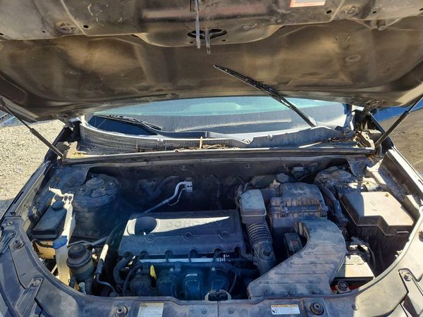 2013 KIA SORENTO Base / LX — Engine bay