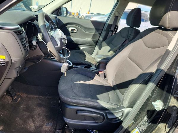 2014 KIA SOUL GL(BASE) — DENT