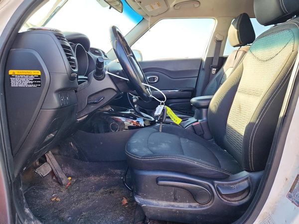 2016 KIA SOUL Exclaim — DENT