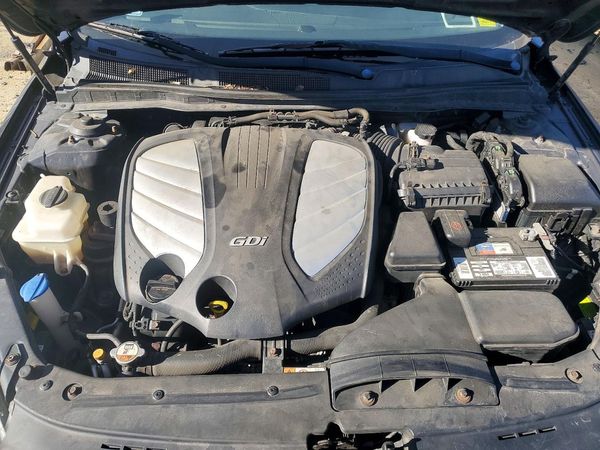 2014 KIA CADENZA EX — Engine bay