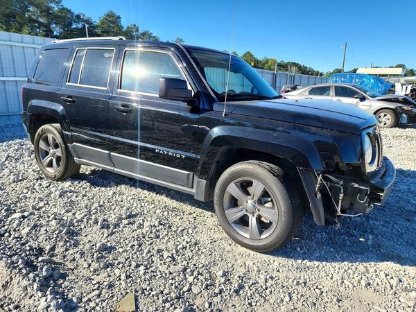 2014 JEEP PATRIOT Latitude — Passenger 3/4