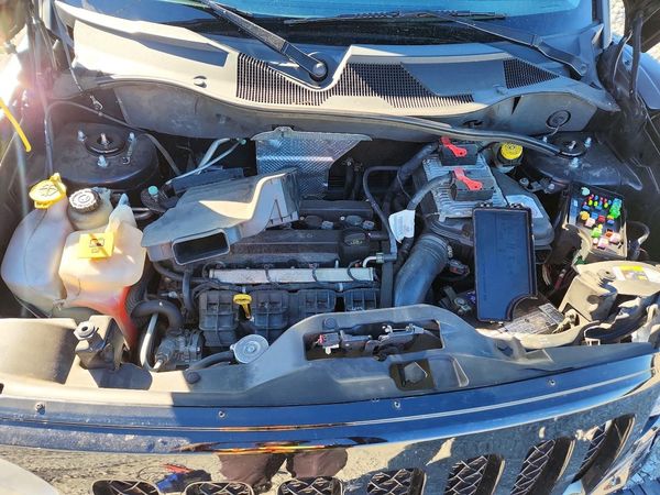 2014 JEEP PATRIOT Latitude — Engine bay