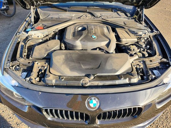 2018 BMW 330 xDrive SA — Engine bay