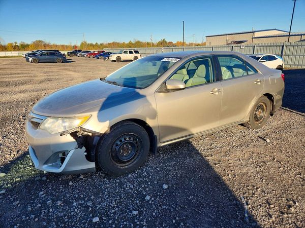 2014 TOYOTA CAMRY — Front 3/4