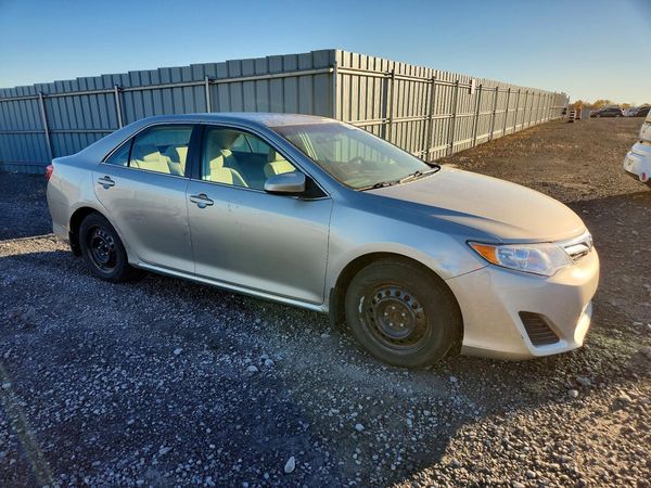 2014 TOYOTA CAMRY — Passenger 3/4