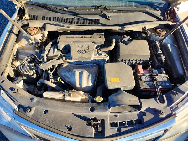 2014 TOYOTA CAMRY — Engine bay