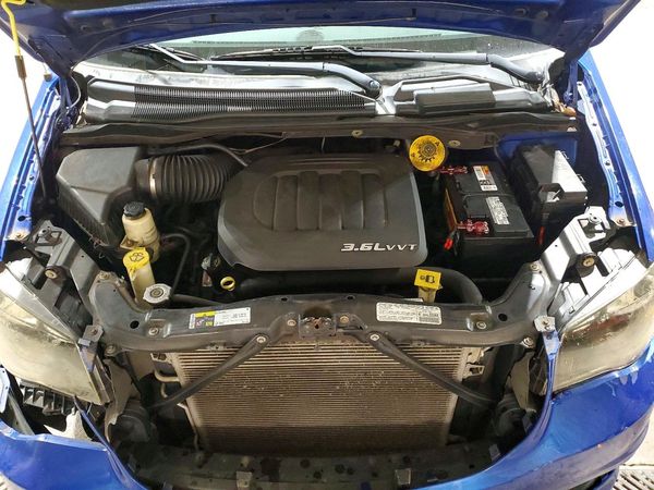 2013 DODGE GRAND CARAVAN SXT — Engine bay