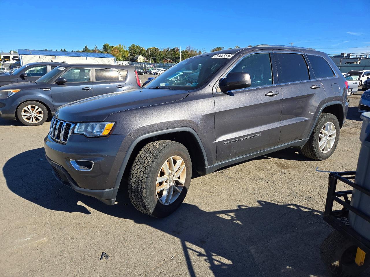 2017 JEEP GRAND CHEROKEE Laredo — Front 3/4