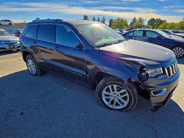 2017 JEEP GRAND CHEROKEE Laredo — Passenger 3/4