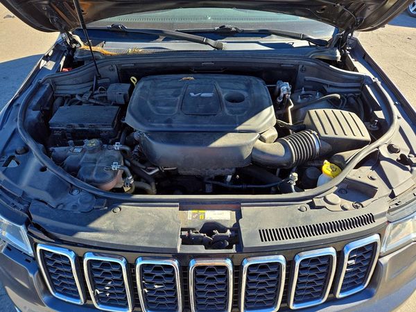 2017 JEEP GRAND CHEROKEE Laredo — Engine bay