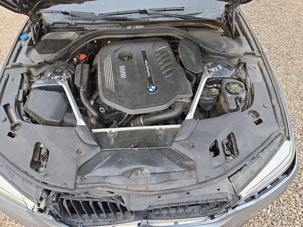 2019 BMW 540 xDrive — Engine bay