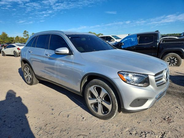 2016 MERCEDES-BENZ GLC GLC300 — Passenger 3/4