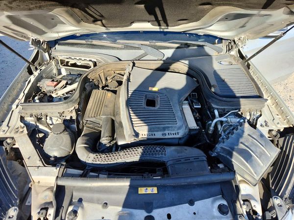 2016 MERCEDES-BENZ GLC GLC300 — Engine bay