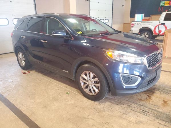 2018 KIA SORENTO L, LX — Passenger 3/4