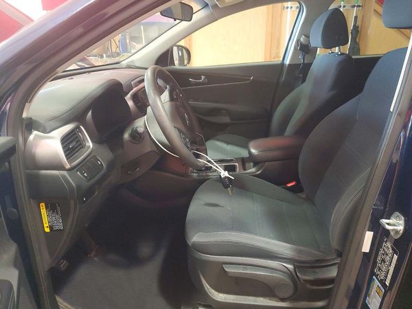 2018 KIA SORENTO L, LX — DENT