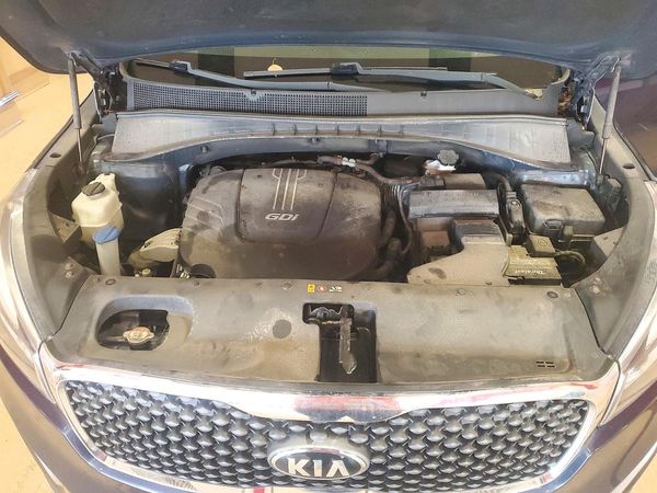 2018 KIA SORENTO L, LX — Engine bay