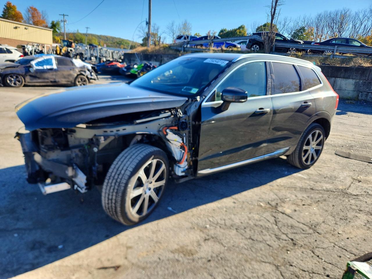 2018 VOLVO XC60 Inscription — Front 3/4