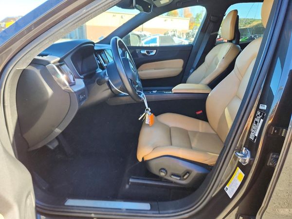 2018 VOLVO XC60 Inscription — DENT