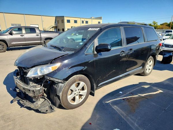 2015 TOYOTA SIENNA — Front 3/4