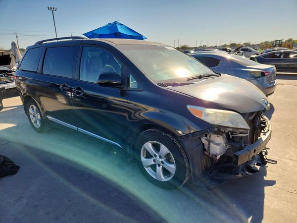 2015 TOYOTA SIENNA — Passenger 3/4