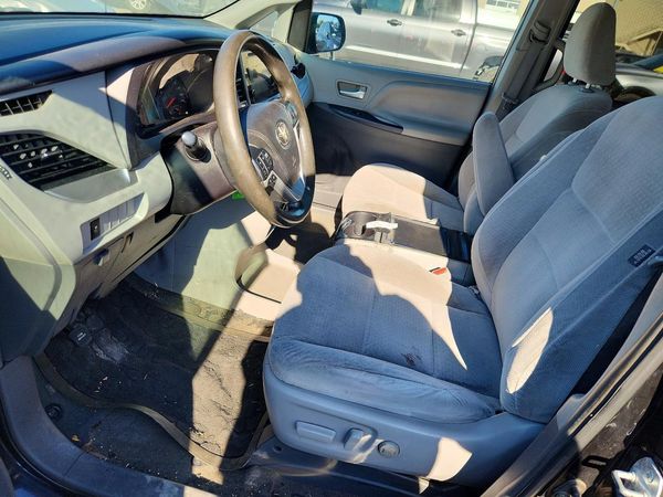 2015 TOYOTA SIENNA — DENT
