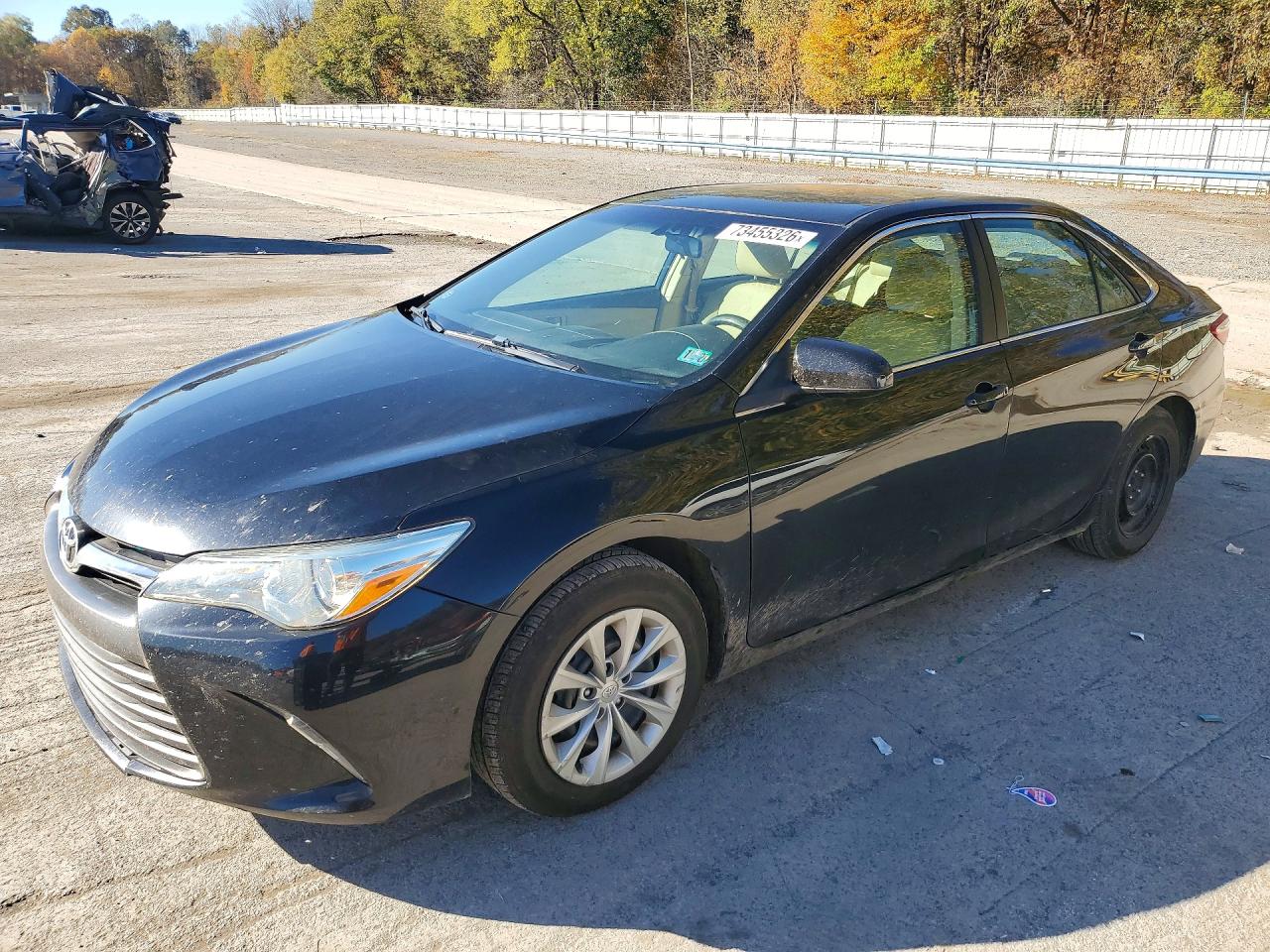 2015 TOYOTA CAMRY — Front 3/4