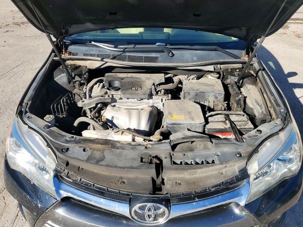 2015 TOYOTA CAMRY — Engine bay