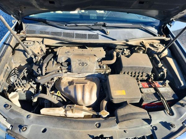 2012 TOYOTA CAMRY — Engine bay