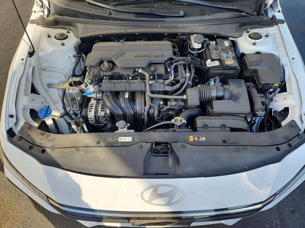 2025 HYUNDAI ELANTRA Limited — Engine bay