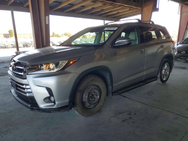 2017 TOYOTA HIGHLANDER Ltd/Ltd Platinum — Front 3/4