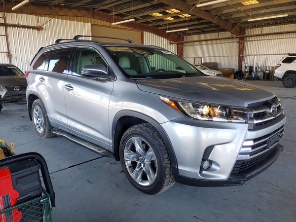 2017 TOYOTA HIGHLANDER Ltd/Ltd Platinum — Passenger 3/4