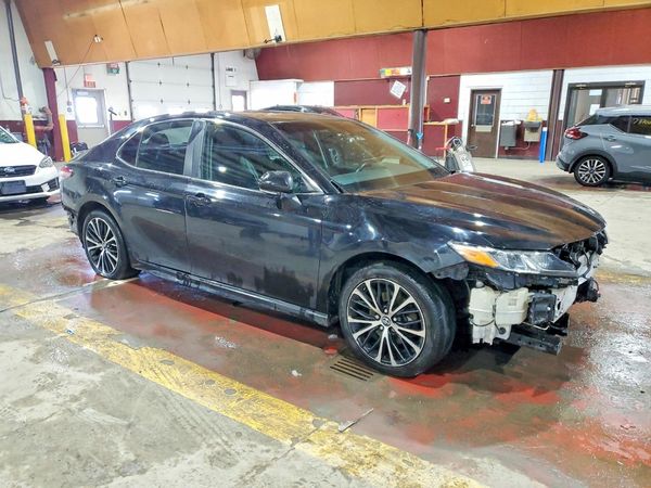 2018 TOYOTA CAMRY