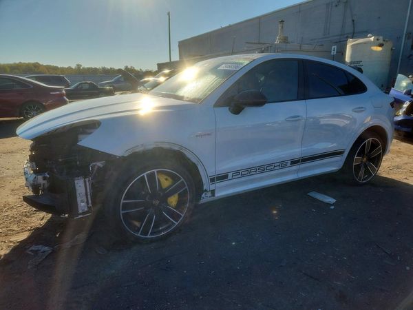 2022 PORSCHE CAYENNE Turbo S E-Hybrid Coupe — Front 3/4