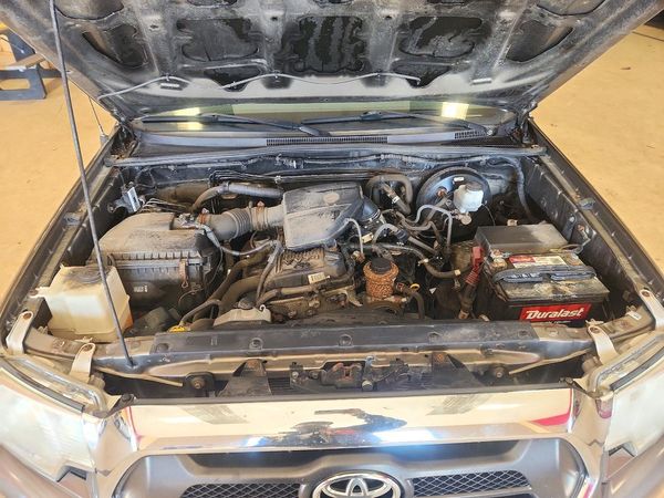 2013 TOYOTA TACOMA Delux — Engine bay